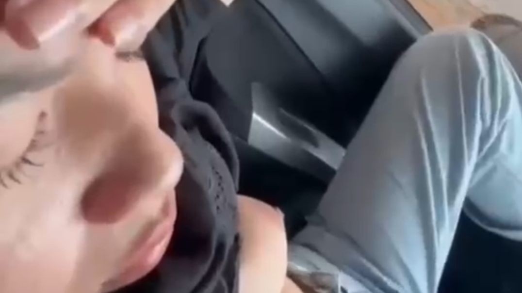 Cewek Jilbab Dicolmekin di Mobil